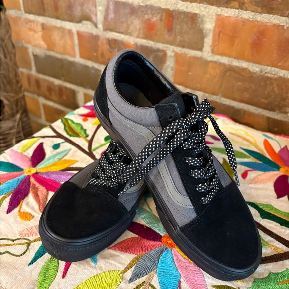 VANS  Casual Black & Gray Lace-Up Sneakers Juniors 6 - Picture 4 of 9